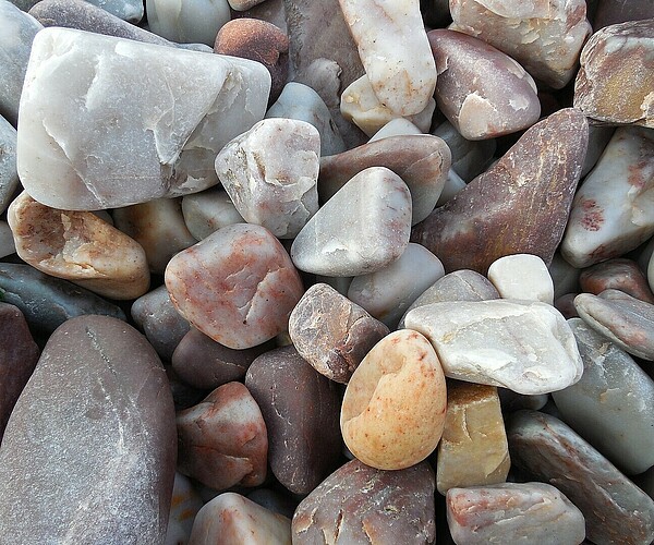 Steine mit unterschiedlicher Form und Farbe 