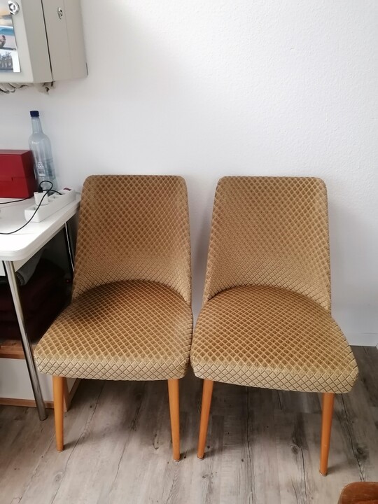 Zwei Stühle