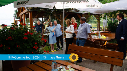 Gäste im Hof