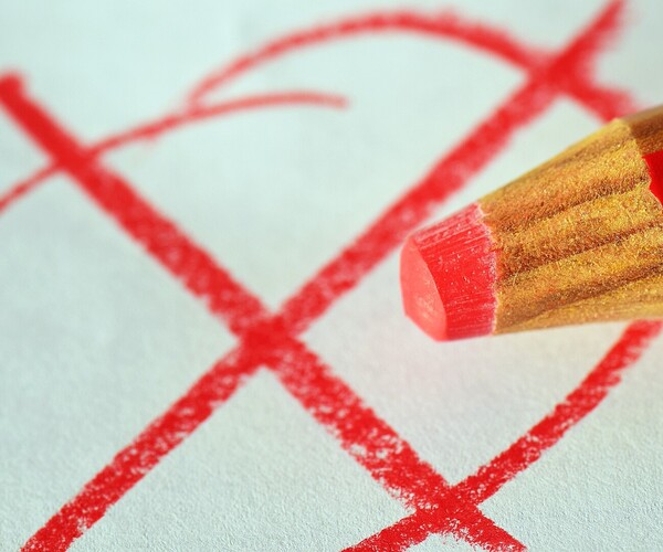 Rotstift setzt ein X für eine Wahlabstimmung