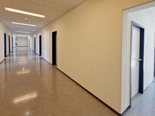 Gezeigt ist ein Hausflur