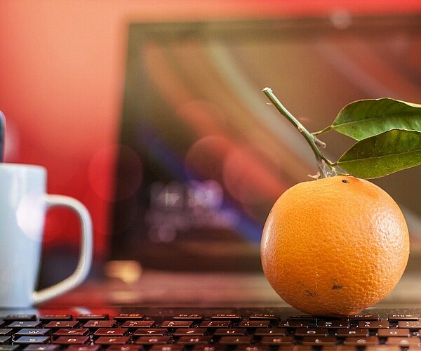 gesunder Lifestyle während Arbeit am Laptop