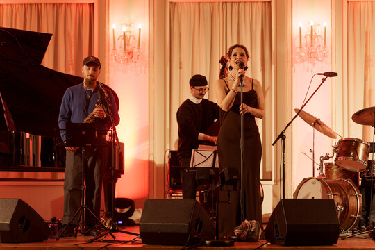 Impressionen vom Wirtschaft trifft Kultur-Konzert "Violet Greens" am 4. April 2025 in der Alten Handelsbörse. 