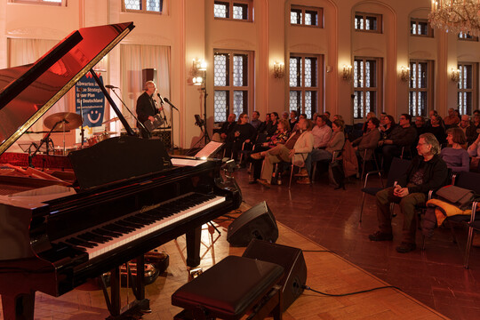 Impressionen vom Wirtschaft trifft Kultur-Konzert "Violet Greens" am 4. April 2025 in der Alten Handelsbörse. 