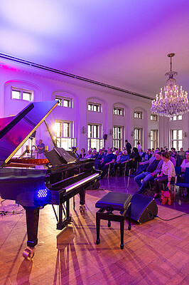 Impressionen von "Wirtschaft trifft Kultur" am 23.05.24 mit Pascal von Wroblewsky und dem Lora Kostina Trio