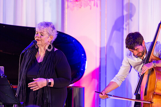 Impressionen von "Wirtschaft trifft Kultur" am 23.05.24 mit Pascal von Wroblewsky und dem Lora Kostina Trio