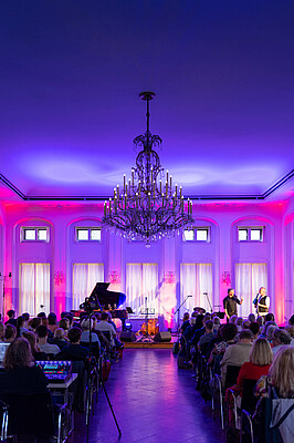 Impressionen von "Wirtschaft trifft Kultur" am 23.05.24 mit Pascal von Wroblewsky und dem Lora Kostina Trio