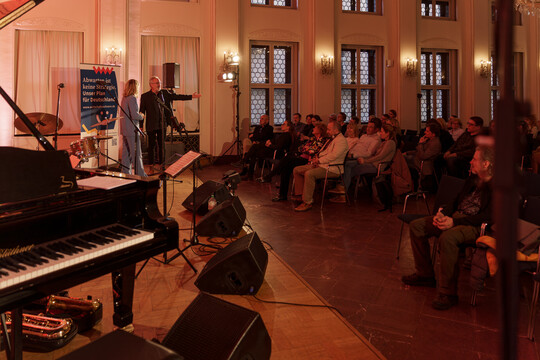 Impressionen vom Wirtschaft trifft Kultur-Konzert "Violet Greens" am 4. April 2025 in der Alten Handelsbörse. 