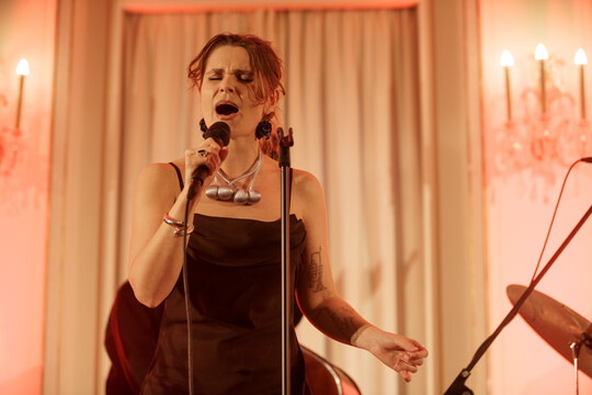 Impressionen vom Wirtschaft trifft Kultur-Konzert "Violet Greens" am 4. April 2025 in der Alten Handelsbörse. 