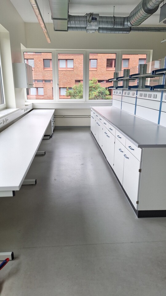 Laborfläche möbliert