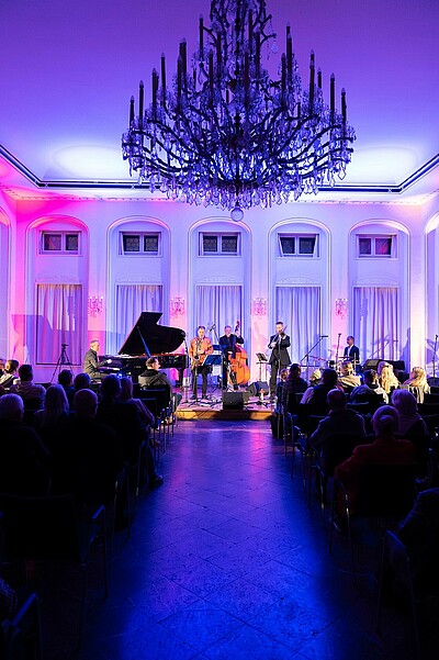 Wirtschaft trifft Kultur: Impressionen vom Konzert der LAMETTA FIVE in der Alten Börse am 30.11.2023. Bild erstellt von Hermann Hertrampf.