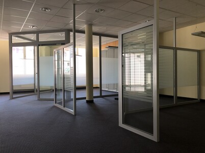 Rötha, Markt 10: Bürofläche mit gläsernen Raumteilern