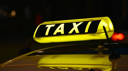 Taxileuchte auf dem Autodach