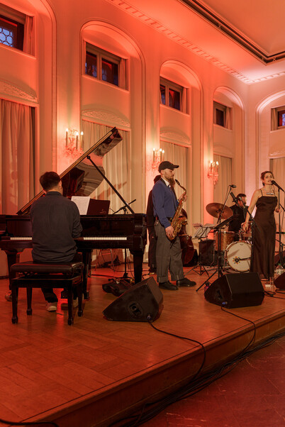 Impressionen vom Wirtschaft trifft Kultur-Konzert "Violet Greens" am 4. April 2025 in der Alten Handelsbörse. 