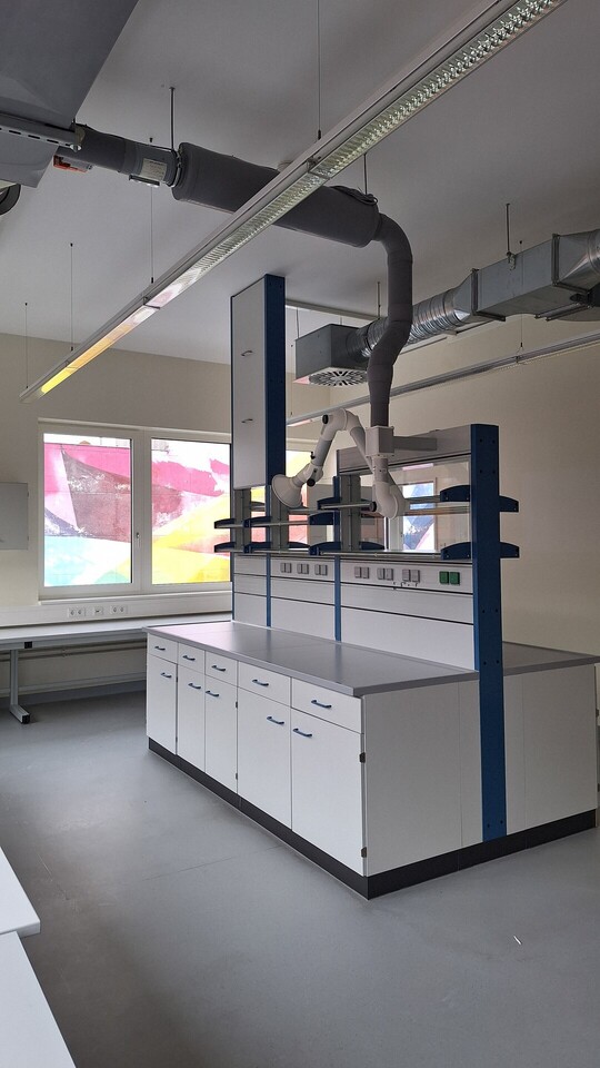 Laborfläche möbliert