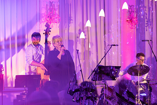 Impressionen von "Wirtschaft trifft Kultur" am 23.05.24 mit Pascal von Wroblewsky und dem Lora Kostina Trio