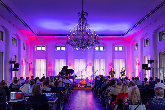 Impressionen von "Wirtschaft trifft Kultur" am 23.05.24 mit Pascal von Wroblewsky und dem Lora Kostina Trio3