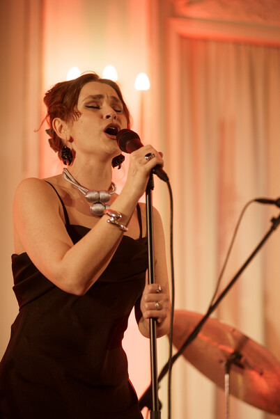 Impressionen vom Wirtschaft trifft Kultur-Konzert "Violet Greens" am 4. April 2025 in der Alten Handelsbörse. 