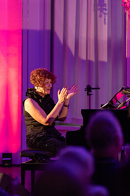 Impressionen von "Wirtschaft trifft Kultur" am 23.05.24 mit Pascal von Wroblewsky und dem Lora Kostina Trio