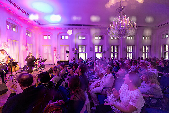 Impressionen von "Wirtschaft trifft Kultur" am 23.05.24 mit Pascal von Wroblewsky und dem Lora Kostina Trio