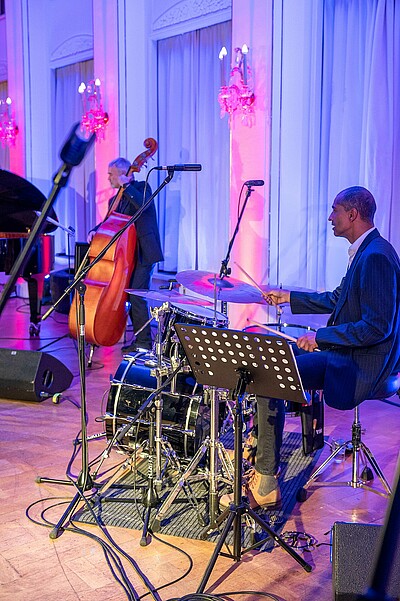 Wirtschaft trifft Kultur: Impressionen vom Konzert der LAMETTA FIVE in der Alten Börse am 30.11.2023. Bild erstellt von Hermann Hertrampf.