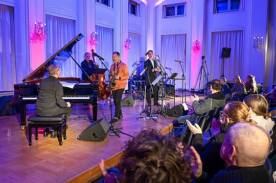 Wirtschaft trifft Kultur: Impressionen vom Konzert der LAMETTA FIVE in der Alten Börse am 30.11.2023. Bild erstellt von Hermann Hertrampf.