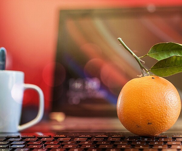 gesunder Lifestyle während Arbeit am Laptop