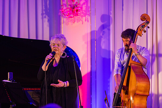 Impressionen von "Wirtschaft trifft Kultur" am 23.05.24 mit Pascal von Wroblewsky und dem Lora Kostina Trio