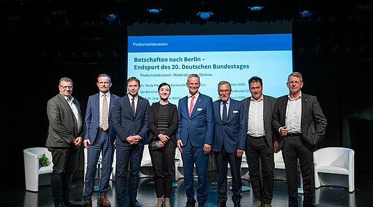 Teilnehmerinnen und Teilnehmer des parlamentarischen Abends 2024 in Leipzig