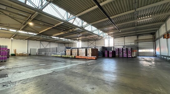 Halle mit Materialien
