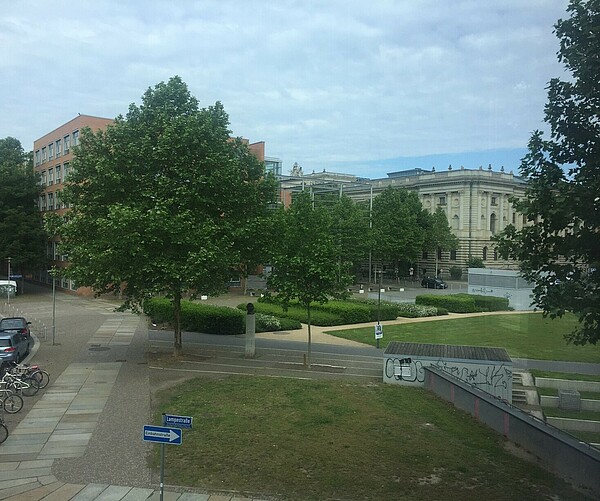 Leipzig, Riemannstraße 56: Blick aus dem Bürofenster zum Bundesverwaltungsgericht