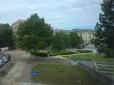 Leipzig, Riemannstraße 56: Blick aus dem Bürofenster zum Bundesverwaltungsgericht