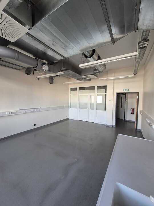 Laborfläche unmöbliert