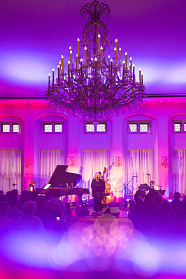 Impressionen von "Wirtschaft trifft Kultur" am 23.05.24 mit Pascal von Wroblewsky und dem Lora Kostina Trio
