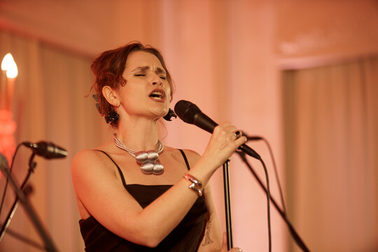 Impressionen vom Wirtschaft trifft Kultur-Konzert "Violet Greens" am 4. April 2025 in der Alten Handelsbörse. 