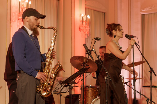 Impressionen vom Wirtschaft trifft Kultur-Konzert "Violet Greens" am 4. April 2025 in der Alten Handelsbörse. 