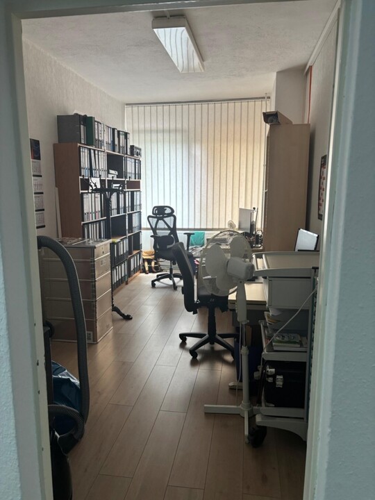 Büro zwei mit Ausstattung