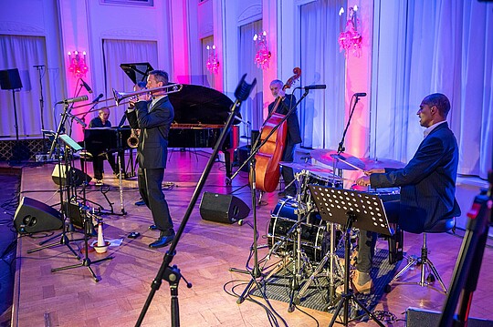 Wirtschaft trifft Kultur: Impressionen vom Konzert der LAMETTA FIVE in der Alten Börse am 30.11.2023. Bild erstellt von Hermann Hertrampf.