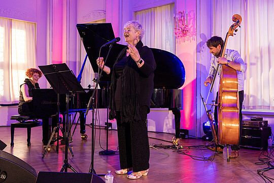 Impressionen von "Wirtschaft trifft Kultur" am 23.05.24 mit Pascal von Wroblewsky und dem Lora Kostina Trio
