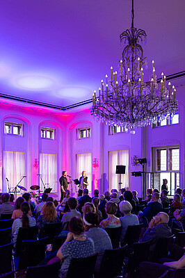 Impressionen von "Wirtschaft trifft Kultur" am 23.05.24 mit Pascal von Wroblewsky und dem Lora Kostina Trio
