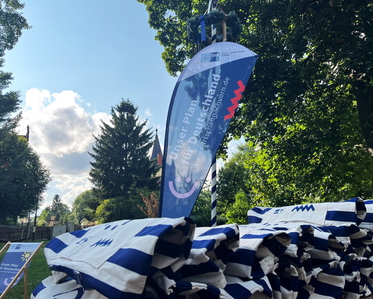 Impressionen der IHK-Sommertour 2025 in Podelwitz: IHK Beach Flag