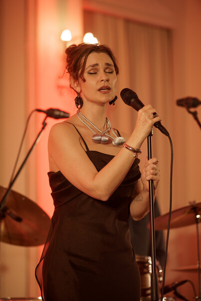 Impressionen vom Wirtschaft trifft Kultur-Konzert "Violet Greens" am 4. April 2025 in der Alten Handelsbörse. 