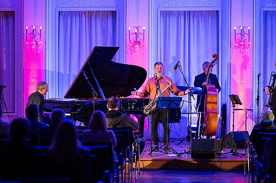 Wirtschaft trifft Kultur: Impressionen vom Konzert der LAMETTA FIVE in der Alten Börse am 30.11.2023. Bild erstellt von Hermann Hertrampf.