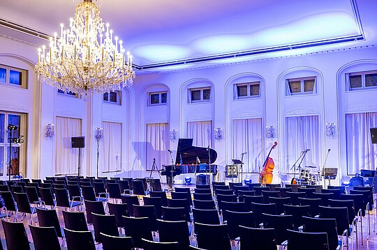 Wirtschaft trifft Kultur: Impressionen vom Konzert der LAMETTA FIVE in der Alten Börse am 30.11.2023. Bild erstellt von Hermann Hertrampf.