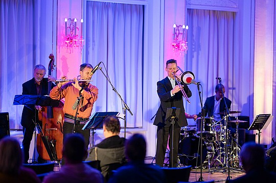 Wirtschaft trifft Kultur: Impressionen vom Konzert der LAMETTA FIVE in der Alten Börse am 30.11.2023. Bild erstellt von Hermann Hertrampf.