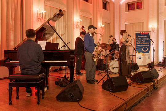 Impressionen vom Wirtschaft trifft Kultur-Konzert "Violet Greens" am 4. April 2025 in der Alten Handelsbörse. 