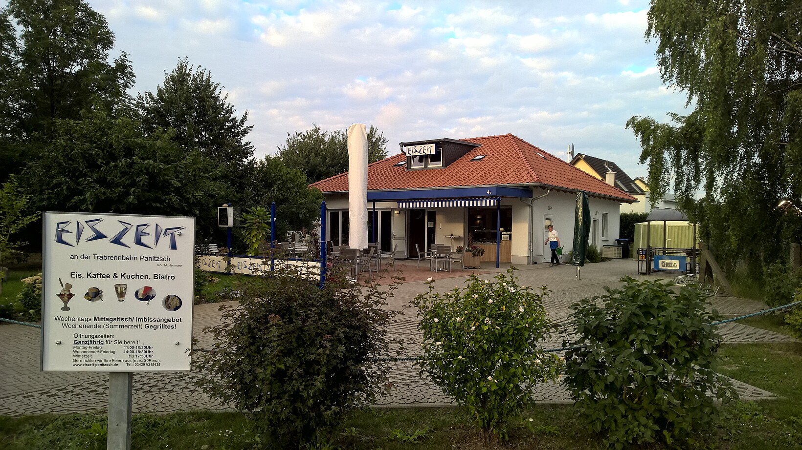 Panitzsch, Tauchaer Straße 4a: Blick auf Eingangsbereich Gewerbeimmobilie