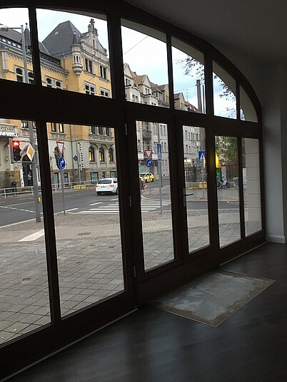 Leipzig, Rückmarsdorfer Straße 1: Ladenfläche Schaufensterfront von innen