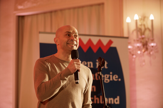 Impressionen vom Wirtschaft trifft Kultur-Konzert "Violet Greens" am 4. April 2025 in der Alten Handelsbörse. 