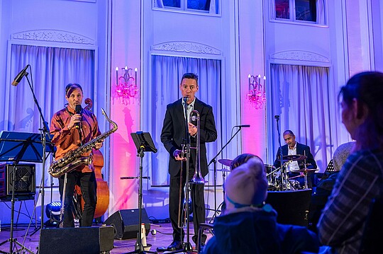 Wirtschaft trifft Kultur: Impressionen vom Konzert der LAMETTA FIVE in der Alten Börse am 30.11.2023. Bild erstellt von Hermann Hertrampf.